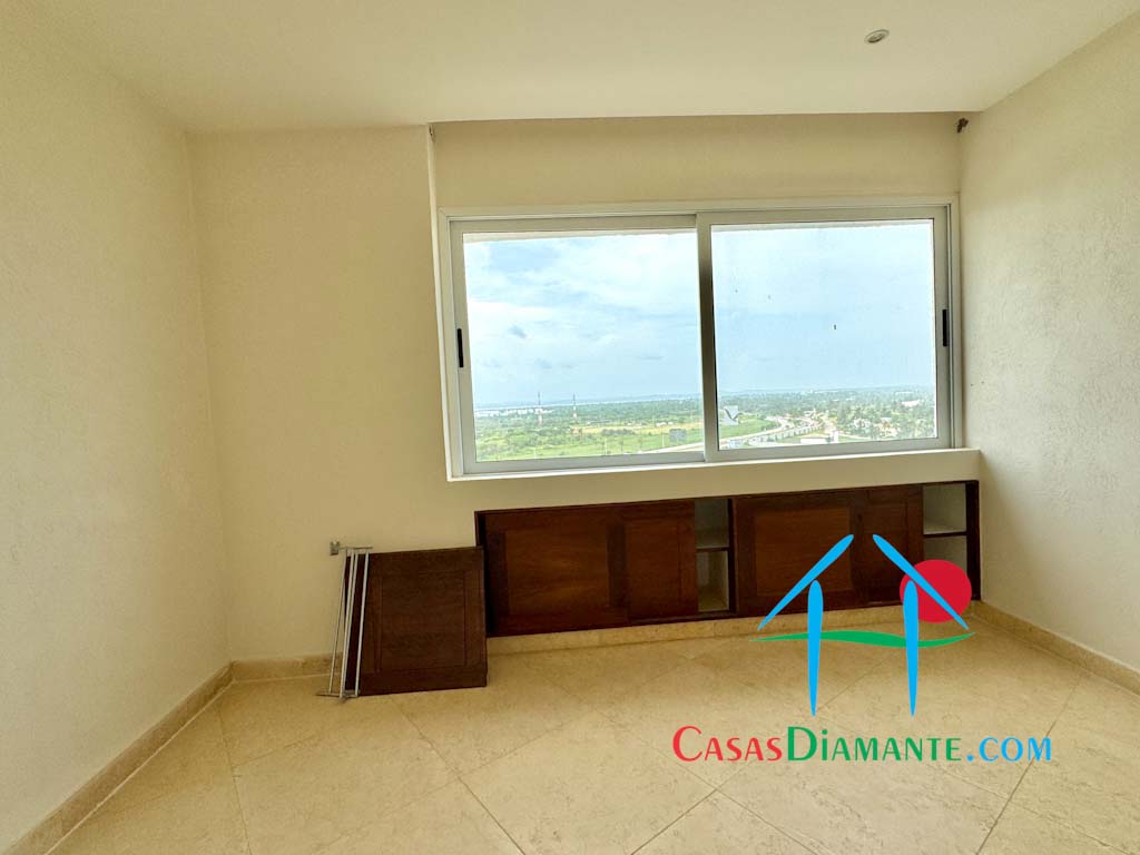 Playamar Tres Cantos T2 802 - Recámara tres 2
